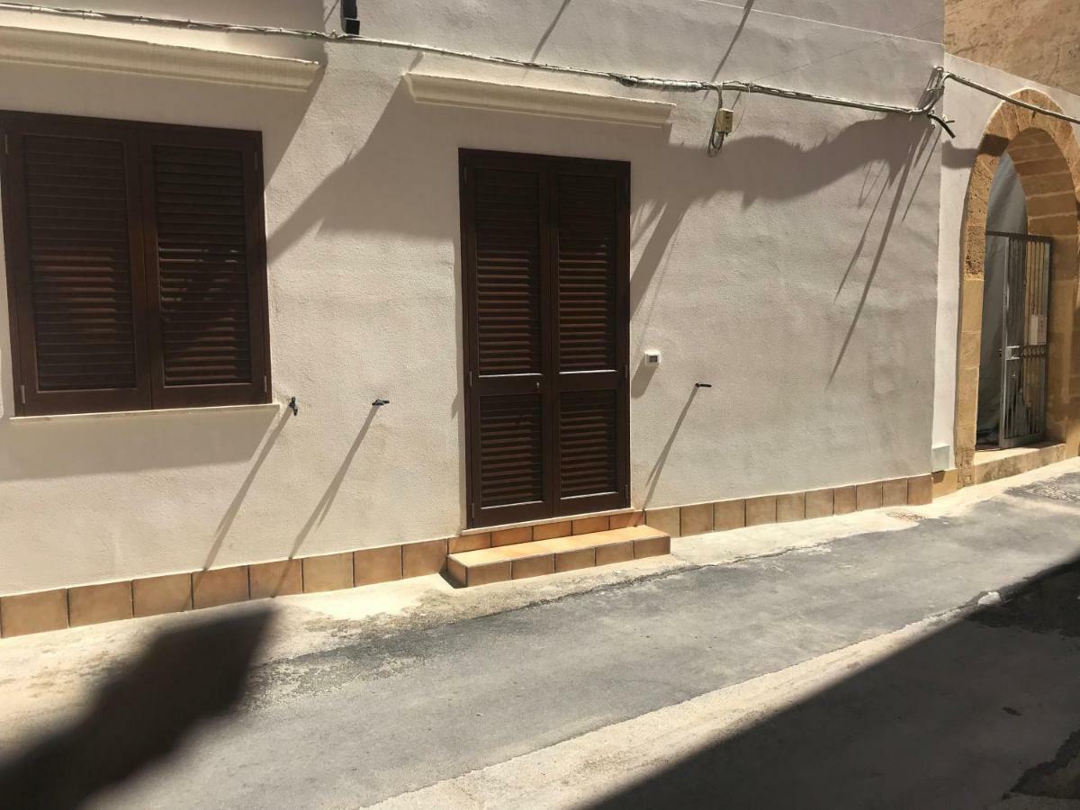 Casa Vacanze Antico Mercato Marsala Exterior foto